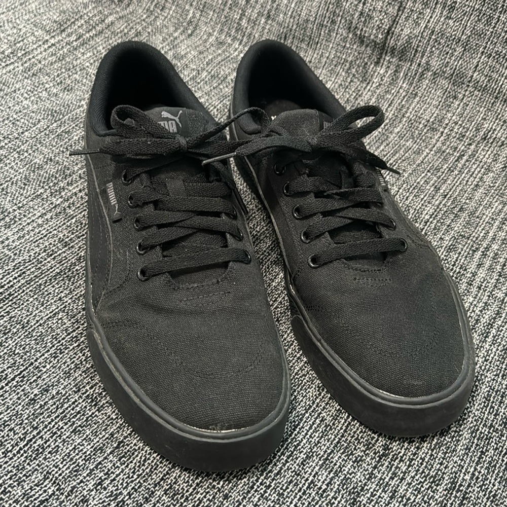 PUMA - Soft foam men’s sneakers - size 11 - canva black